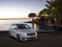 Mercedes-Benz B-Class Electric Drive (2014) - picture 1 of 7