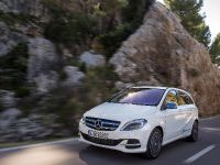 Mercedes-Benz B-Class Electric Drive (2014) - picture 2 of 7