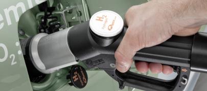 Mercedes-Benz B Class F-CELL (2010) - picture 7 of 8