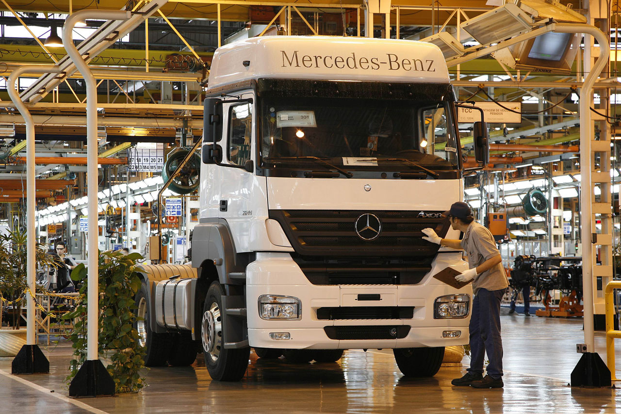 Mercedes-Benz Beats Brazilian Sales Record