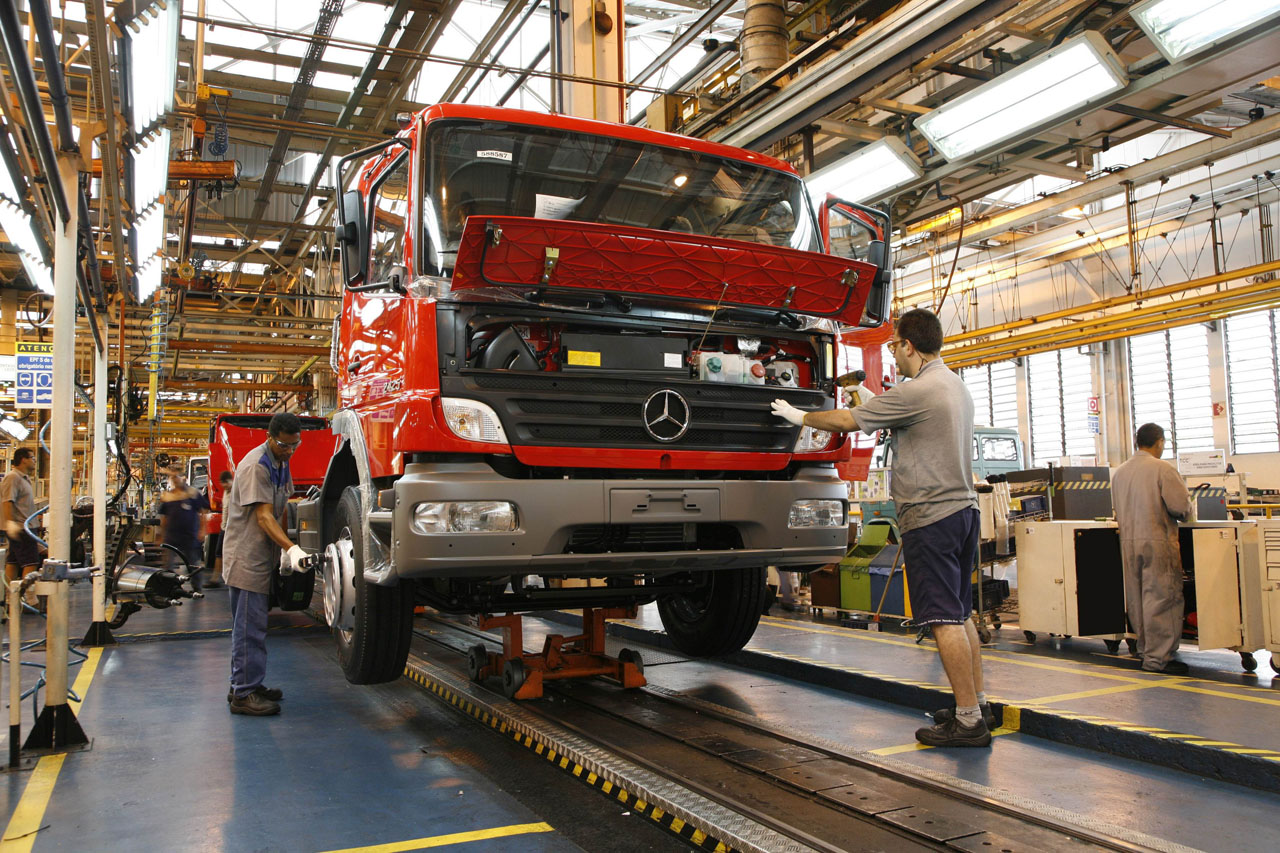 Mercedes-Benz Beats Brazilian Sales Record