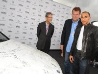 Mercedes-Benz presents a C 350 - autographed by international stars