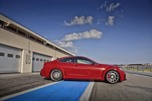 Mercedes-Benz C 63 AMG Coupe Black Series (2012) - picture 17 of 23