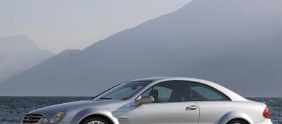 Mercedes-Benz CLK63 AMG Black Series (2008) - picture 4 of 9