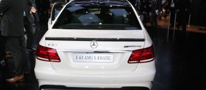 Mercedes-Benz E 63 AMG saloon Detroit (2013) - picture 4 of 5