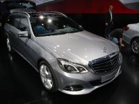 Mercedes-Benz E-Class Estate Detroit (2013) - picture 2 of 5