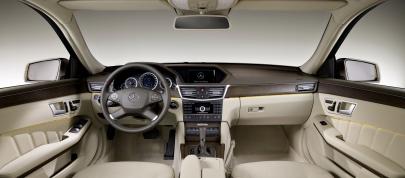 Mercedes-Benz E-Class Estate (2010) - picture 4 of 49