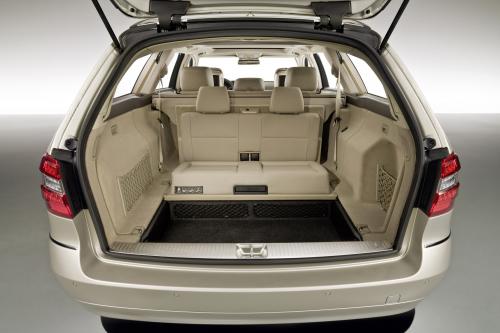 Mercedes-Benz E-Class Estate (2010) - picture 8 of 49