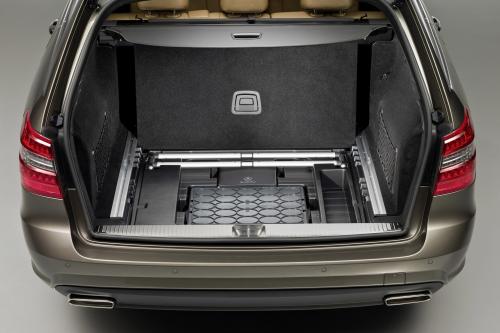 Mercedes-Benz E-Class Estate (2010) - picture 16 of 49