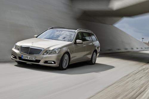Mercedes-Benz E-Class Estate (2010) - picture 32 of 49