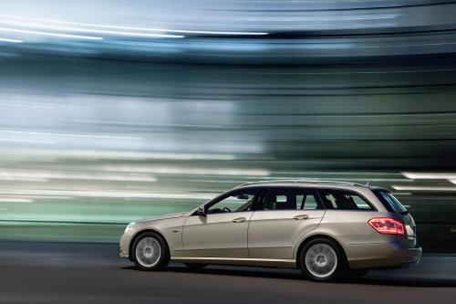 Mercedes-Benz E-Class Estate (2010) - picture 33 of 49