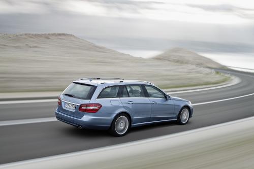 Mercedes-Benz E-Class Estate (2010) - picture 41 of 49