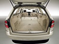 Mercedes-Benz E-Class Estate (2010) - picture 11 of 49