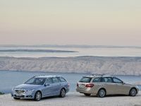 Mercedes-Benz E-Class Estate (2010) - picture 35 of 49
