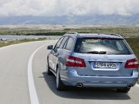 Mercedes-Benz E-Class Estate (2010) - picture 38 of 49