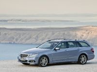 Mercedes-Benz E-Class Estate (2010) - picture 5 of 49