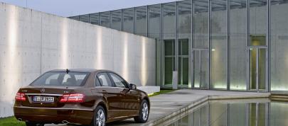 Mercedes-Benz E-Class (2010) - picture 23 of 36