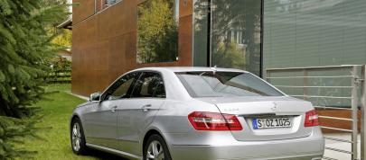 Mercedes-Benz E-Class (2010) - picture 31 of 36