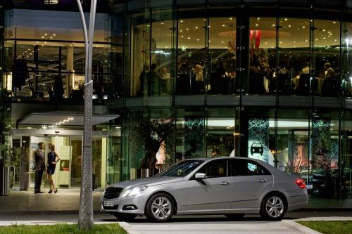 Mercedes-Benz E-Class (2010) - picture 25 of 36