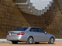 Mercedes-Benz E-Class (2010) - picture 4 of 36