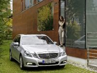 Mercedes-Benz E-Class (2010) - picture 30 of 36