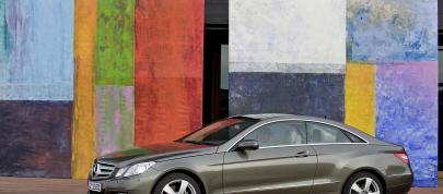 Mercedes-Benz E350 CDI Coupe (2010) - picture 7 of 14
