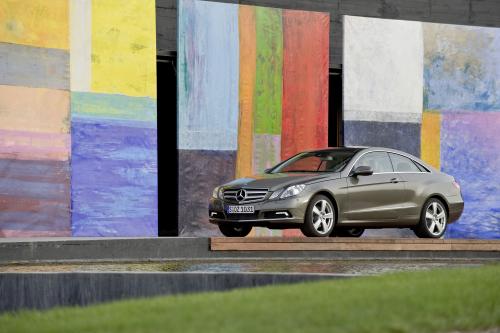 Mercedes-Benz E350 CDI Coupe (2010) - picture 9 of 14