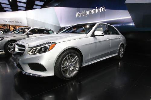 Mercedes-Benz E400 Hybrid Detroit (2013) - picture 1 of 3