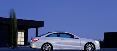 Mercedes-Benz E500 Coupe with AMG Sports Pack (2009) - picture 7 of 15