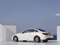Mercedes-Benz E500 Coupe with AMG Sports Pack (2009) - picture 11 of 15