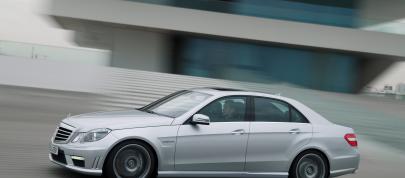 Mercedes-Benz E63 AMG Saloon (2010) - picture 15 of 19