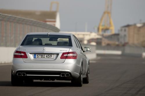 Mercedes-Benz E63 AMG Saloon (2010) - picture 16 of 19