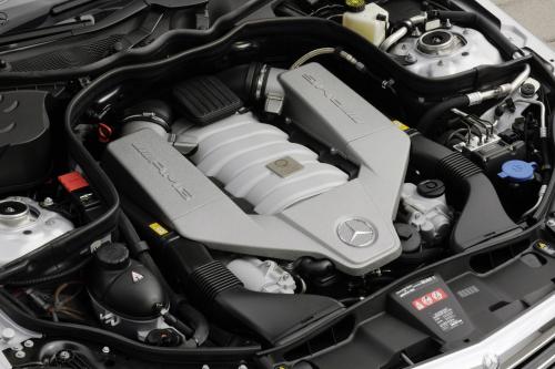 Mercedes-Benz E63 AMG Saloon (2010) - picture 17 of 19