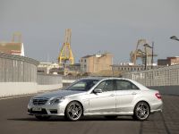 Mercedes-Benz E63 AMG Saloon (2010) - picture 11 of 19