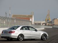 Mercedes-Benz E63 AMG Saloon (2010) - picture 13 of 19