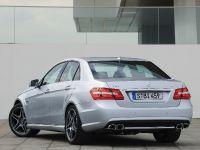 Mercedes-Benz E63 AMG Saloon (2010) - picture 14 of 19