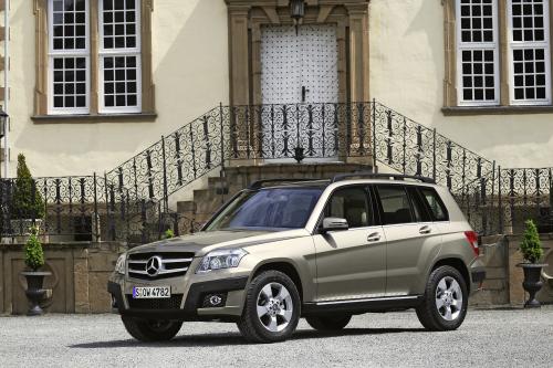 Mercedes-Benz GLK Class (2010) - picture 8 of 20