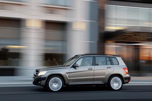 Mercedes-Benz GLK Class (2010) - picture 9 of 20