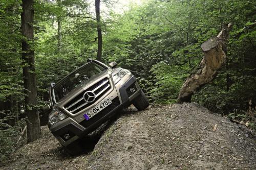 Mercedes-Benz GLK Class (2010) - picture 16 of 20