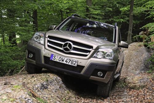 Mercedes-Benz GLK Class (2010) - picture 17 of 20