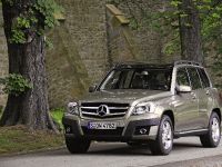 Mercedes-Benz GLK Class (2010) - picture 7 of 20