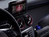 Mercedes-Benz iPhone on wheels - A-Class interior (2012) - picture 1 of 3