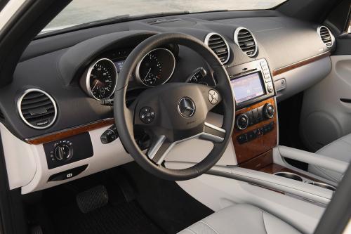 Mercedes-Benz ML 320 BlueTEC (2009) - picture 8 of 21