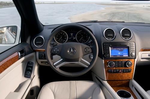 Mercedes-Benz ML 320 BlueTEC (2009) - picture 17 of 21