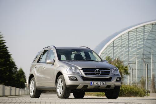 Mercedes-Benz ML 350 BlueTEC (2009) - picture 1 of 4