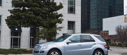 Mercedes-Benz ML 450 HYBRID (2010) - picture 7 of 27
