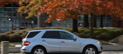 Mercedes-Benz ML 450 HYBRID (2010) - picture 23 of 27