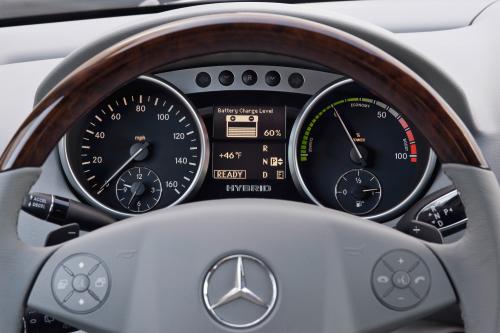 Mercedes-Benz ML 450 HYBRID (2010) - picture 9 of 27