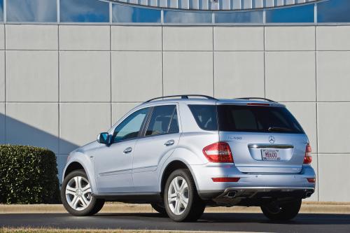 Mercedes-Benz ML 450 HYBRID (2010) - picture 17 of 27