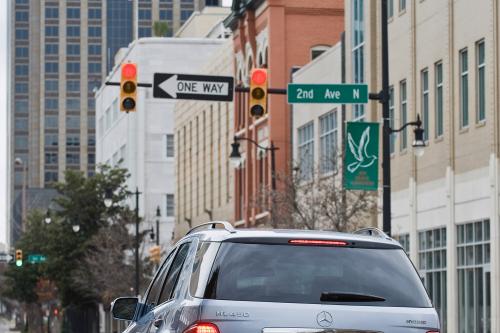 Mercedes-Benz ML 450 HYBRID (2010) - picture 25 of 27